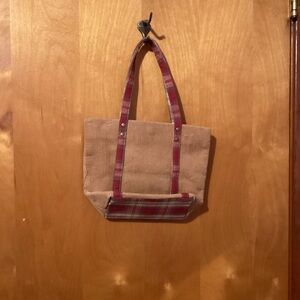 This used bag is a longsbergar plaid.